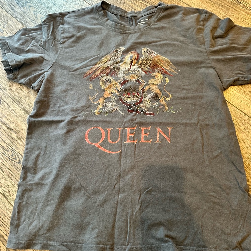 Abercrombie & Fitch Black Queen Graphic Short-Sleeve Tee